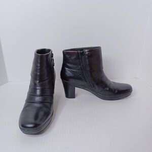 Clarks Boots Womens Size 8 Black Leather Ankle Booties Zip Block Heel Comfort